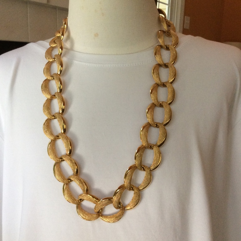 24” Vintage Napier Gold-tone Circle Chainlink Necklace. Napier Jewelry.